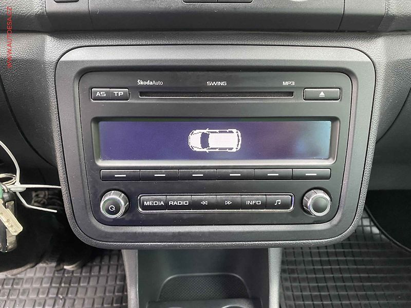 Škoda Roomster (2011) 1.4 16V, ČR, Ambiente, zámek - fotka 15 z 15