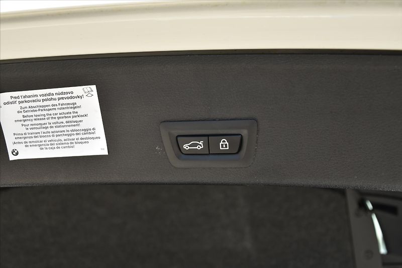 BMW X4 xDrive 30d 190kW M PAKET - fotka 12 z 31