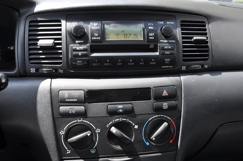 Toyota Corolla 1.4D-4D 66kW KOMBI Automat - fotka 12 z 13
