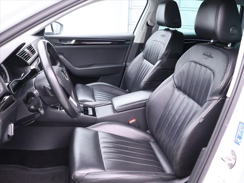 Škoda Superb 2,0 TDI 140kW DSG L&K Xenon - fotka 12 z 46