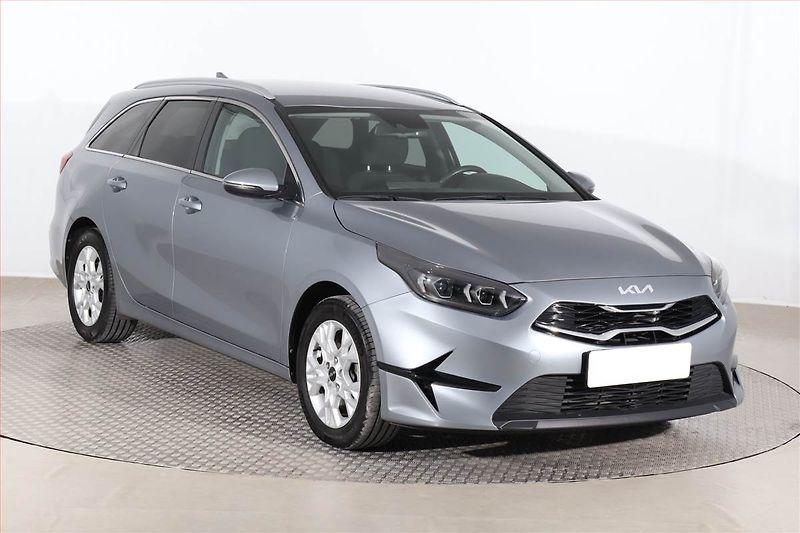Kia Ceed (2022) Gold 1.5 T-GDI, Serv.kniha - fotka 1 z 23