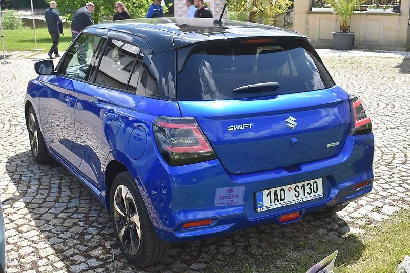 Nové Suzuki Swift jsem poprvé zkoušel na silničkách kolem hradu Karlštejn