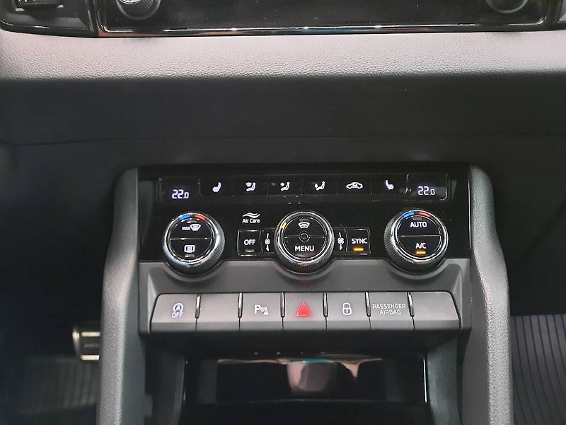 Škoda Karoq (2023) Sportline 2.0 TDI 4x4 (110kW/1 - fotka 22 z 30