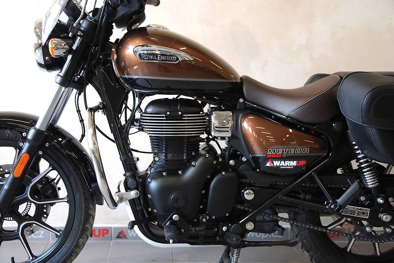 Royal Enfield Meteor 350 (2021) ZAZÁLOHOVÁNO - fotka 20 z 21