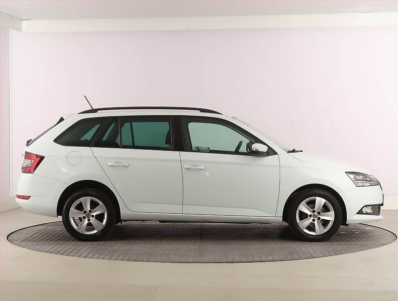 Škoda Fabia (2019) Style 1.0 TSI, Serv.kniha - fotka 6 z 23
