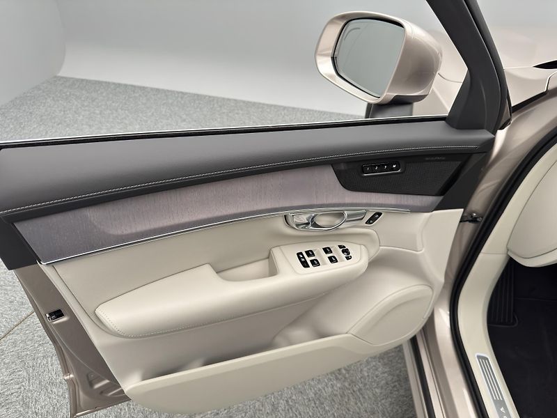 Volvo XC90 (2026) B5 AWD AUT BRIGHT PLUS 7míst - fotka 8 z 32