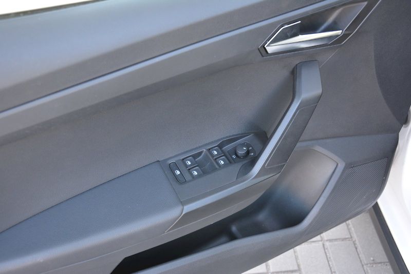 Seat Arona (2023) 1.0 TSI 70 kW Style - fotka 11 z 23