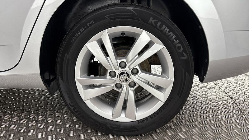 Škoda Fabia 1.0 TSI Ambition Combi - fotka 19 z 24