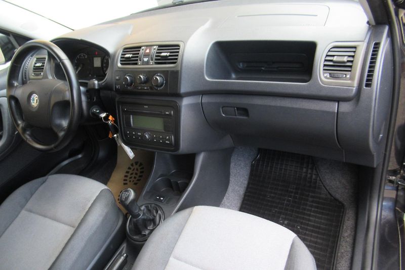 Škoda Fabia 1.2i KLIMA - fotka 15 z 32