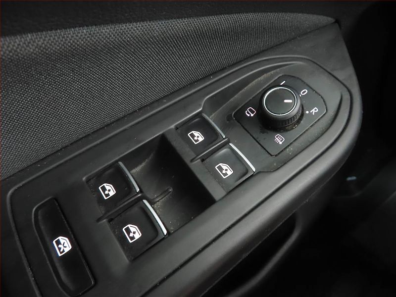 Volkswagen Golf (2021) Life 2.0 TDI, ČR,1.maj - fotka 16 z 17