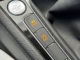 Volkswagen Golf (2017) VII 1.4TSi MAN Highline, RZV - náhled 42