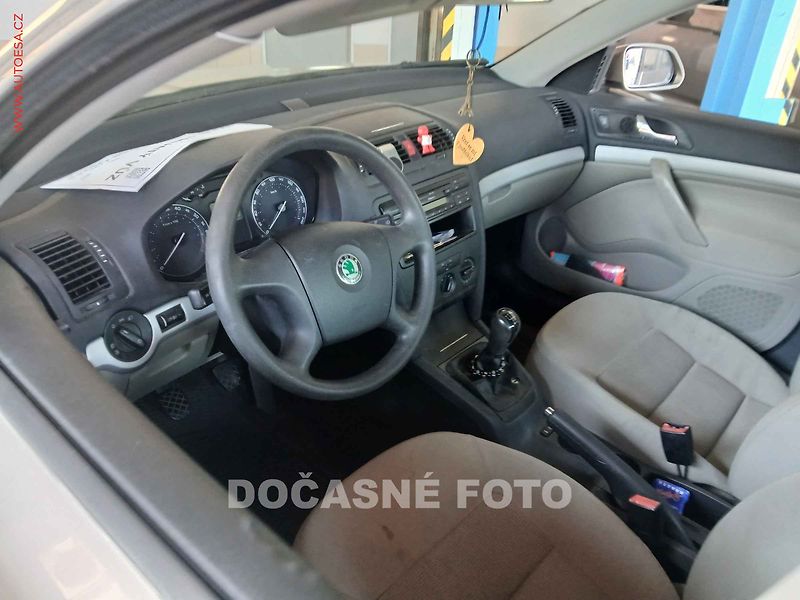 Škoda Octavia (2007) 1.6MPi, AC, el. výbava - fotka 2 z 3