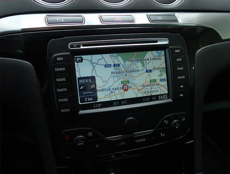 Ford S-MAX (2012) 2.0 TDCi, 7 míst, Navi - fotka 13 z 21