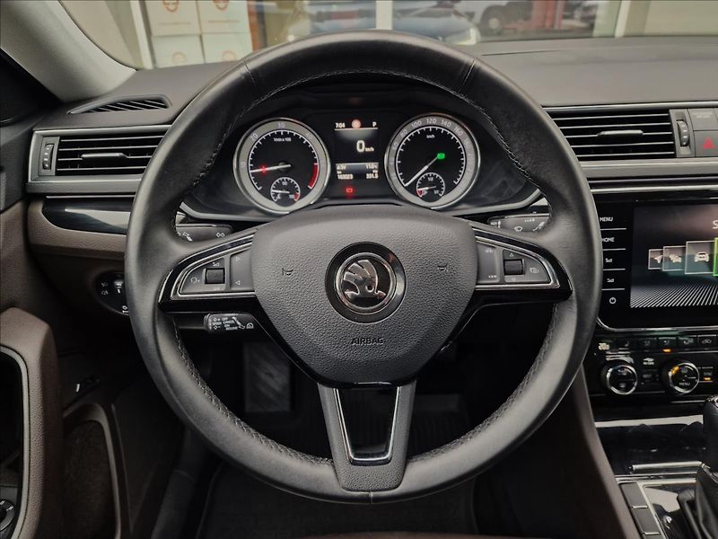 Škoda Superb 2.0TDI 140kW L&K 4x4 DSG, ČR - fotka 21 z 50