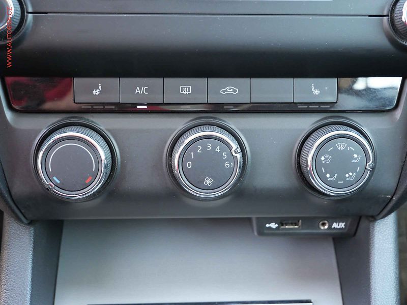 Škoda Octavia (2015) 1.6 TDi 4x4, ČR, Ambition, TZ - fotka 13 z 16