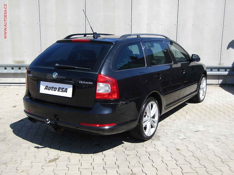 Škoda Octavia (2010) 2.0 TDi, RS, navi - fotka 4 z 18