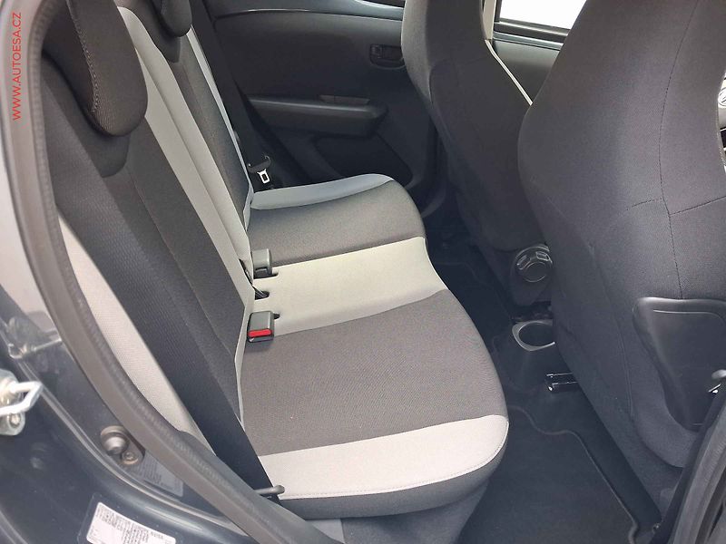 Toyota Aygo (2015) 1.0i, AC, tempo - fotka 10 z 16