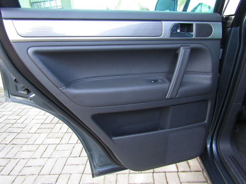 Volkswagen Touareg (2008) 2.5 TDI 4X4  PRUŽINY - fotka 20 z 38