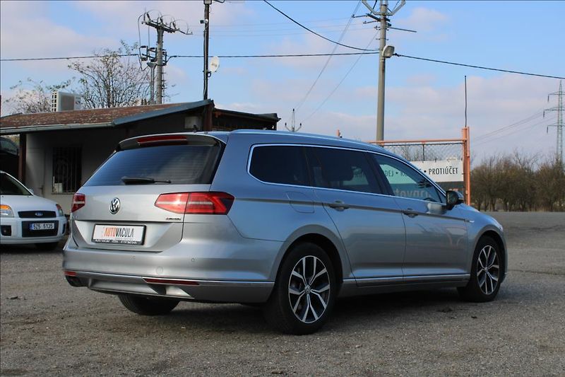Volkswagen Passat 2,0 TDi  DSG, 4x4, HIGHLINE - fotka 5 z 31