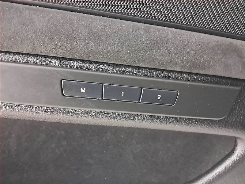BMW Řada 5 (2013) 530d xDrive, 4X4, Automat - fotka 26 z 30