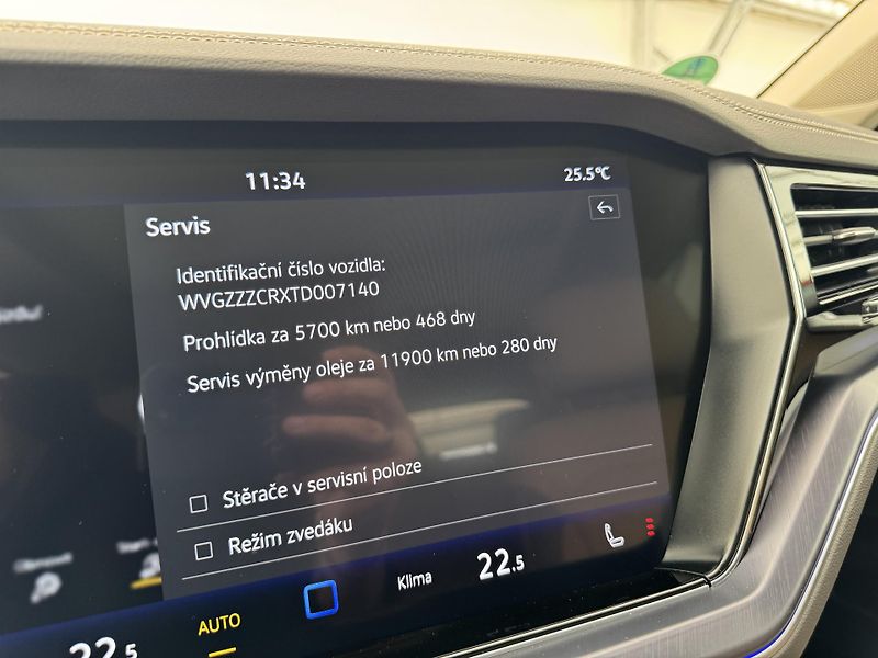 Volkswagen Touareg 3.0Tdi*1-MAJ*DPH*R-LINE*PANO* - fotka 31 z 48
