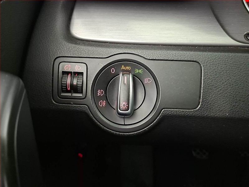 Volkswagen Passat (2011) 1.6 TDI, Tempomat - fotka 17 z 18