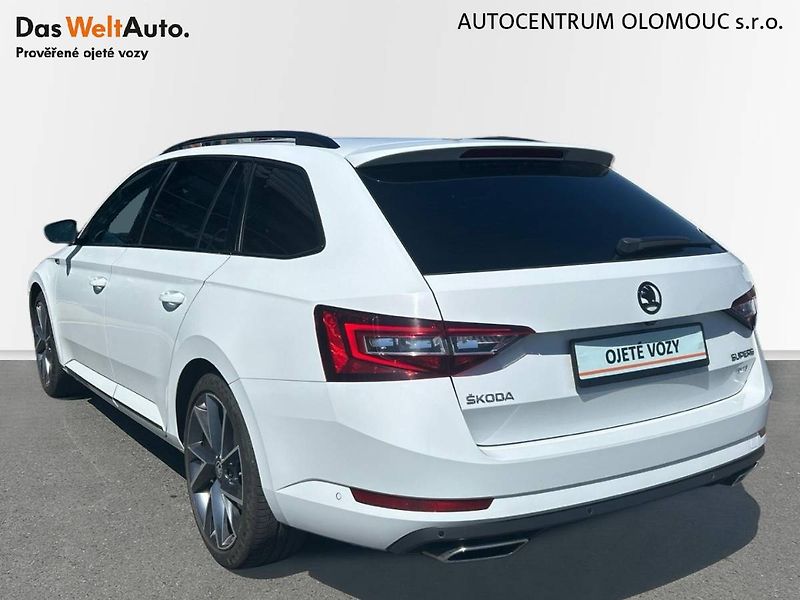 Škoda Superb (2016) kombi 2.0 TSI 6DSG 4x4 SportLi - fotka 32 z 35