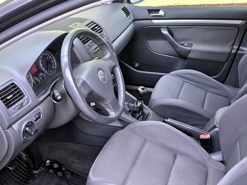 Volkswagen Golf TDi 103kW SPORT,ROZVODY - fotka 24 z 33