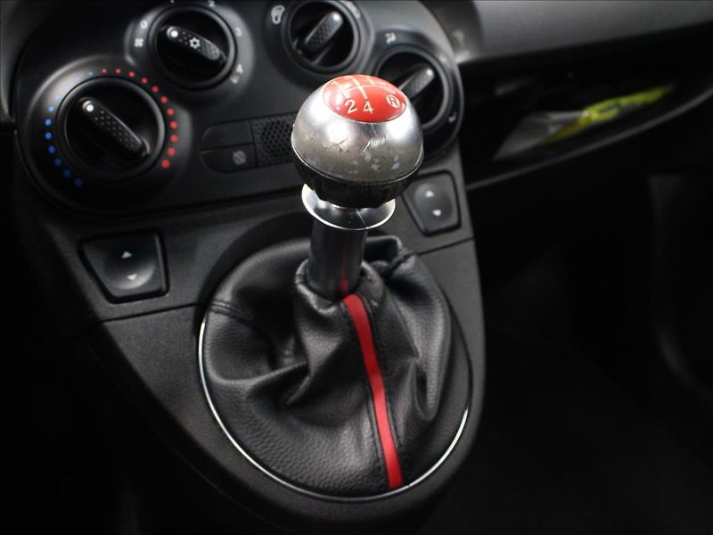 Fiat 500 0,9 TwinAir Sport 1.majitel TO - fotka 24 z 33