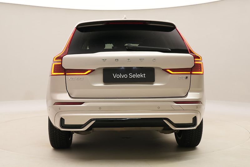 Volvo XC60 B5 AWD PLUS DARK AUT CZ 1.maj - fotka 12 z 63