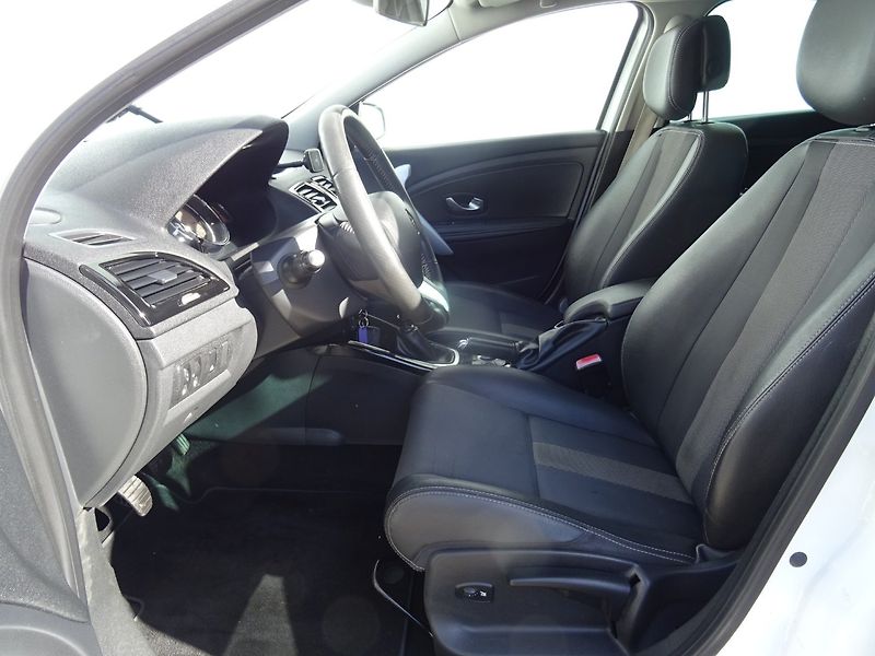 Renault Mégane (2011) 1.9DCi,96kW,S.kn,tažne,navi - fotka 11 z 23