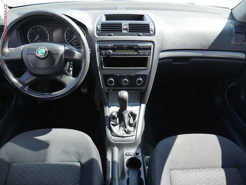 Škoda Octavia (2011) 1.6TDi, ČR, Klima - fotka 8 z 15