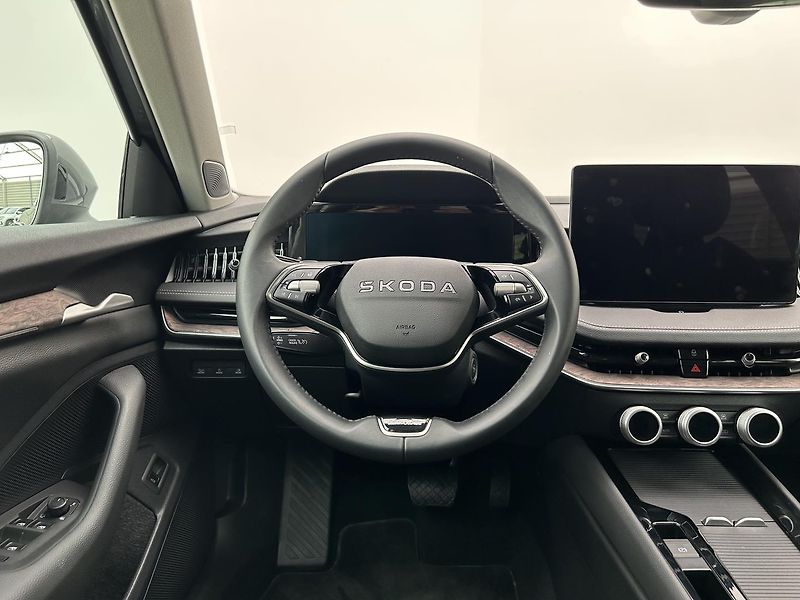 Škoda Superb 2.0 TDI L & K - fotka 5 z 30