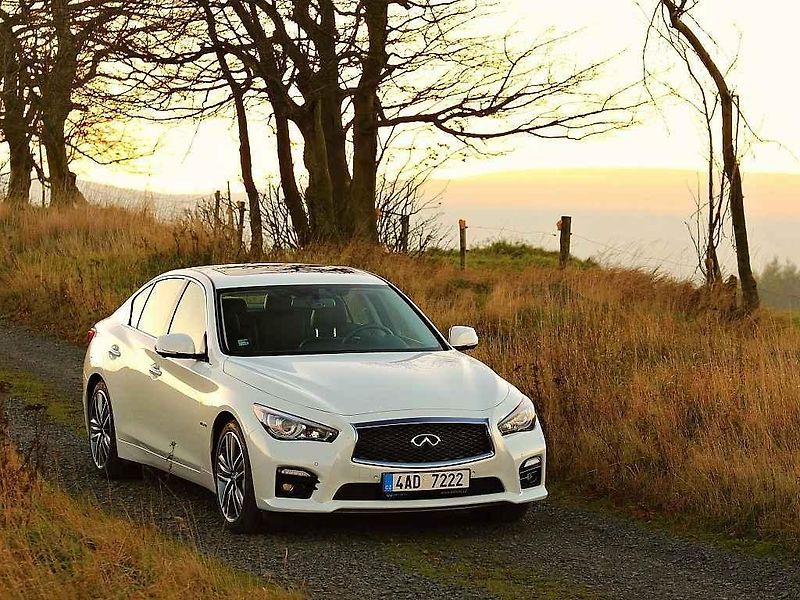 Infiniti Q50S Hybrid AWD.