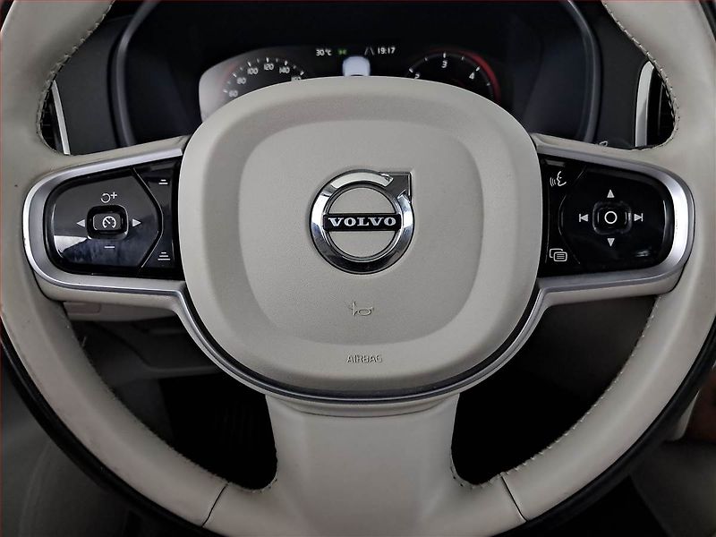 Volvo XC90 (2018) D5 AWD Polestar - fotka 19 z 26