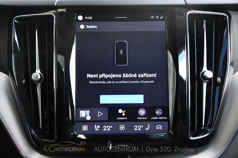 Volvo XC60 2.0T8 R-Desing RECHARGE - fotka 40 z 54
