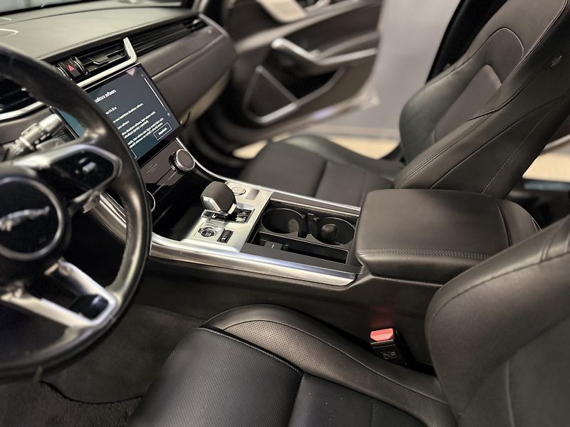 Jaguar XF (2021) 2.0d R-Dynamic, REZERVOVANO - fotka 29 z 56
