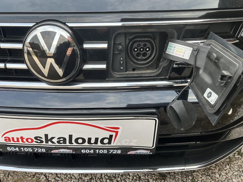Volkswagen Passat 1.4GTE 160KW,TZ,2xALU,1MAJ - fotka 47 z 48