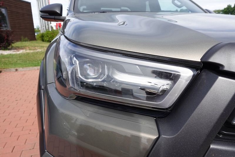 Toyota Hilux 2.8D4-D 6AT Invincible + Sport - fotka 33 z 33
