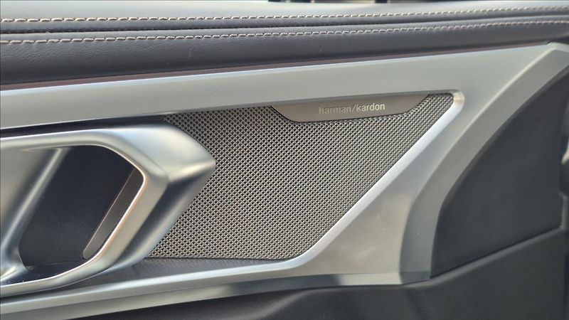 BMW Řada 8 4,4 V8 390 Kw M850i xDrive DPH - fotka 27 z 28