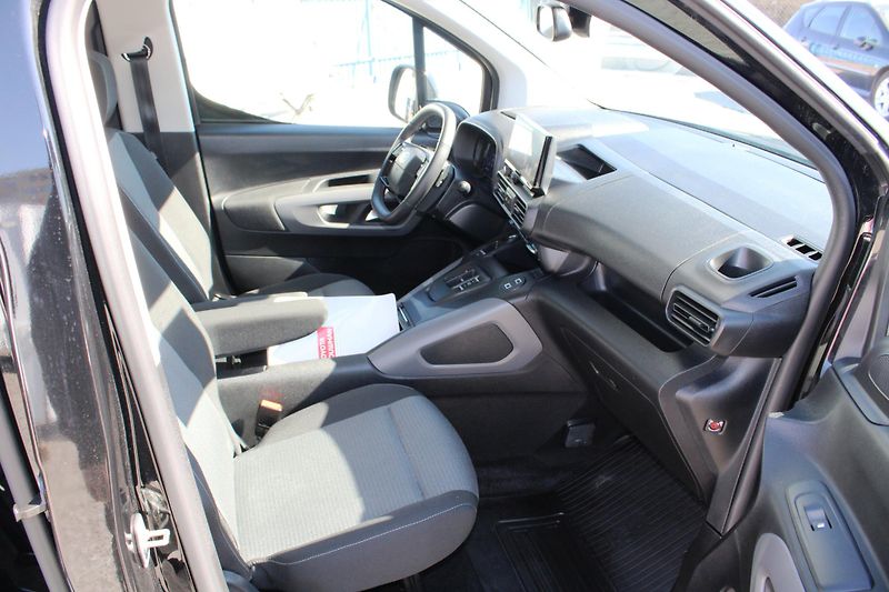 Toyota ProAce City Verso (2025) 1,5d 96KW PANORAMA NAVI LED CZ - fotka 13 z 16