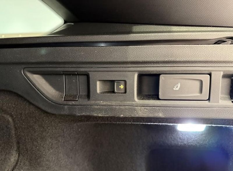 Volkswagen Passat Variant 2.0 TDI 4M R-Line Masáž HuD - fotka 9 z 22