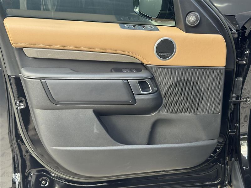 Land Rover Discovery 3,0 D300 Metropolitan Ed. AWD - fotka 31 z 39