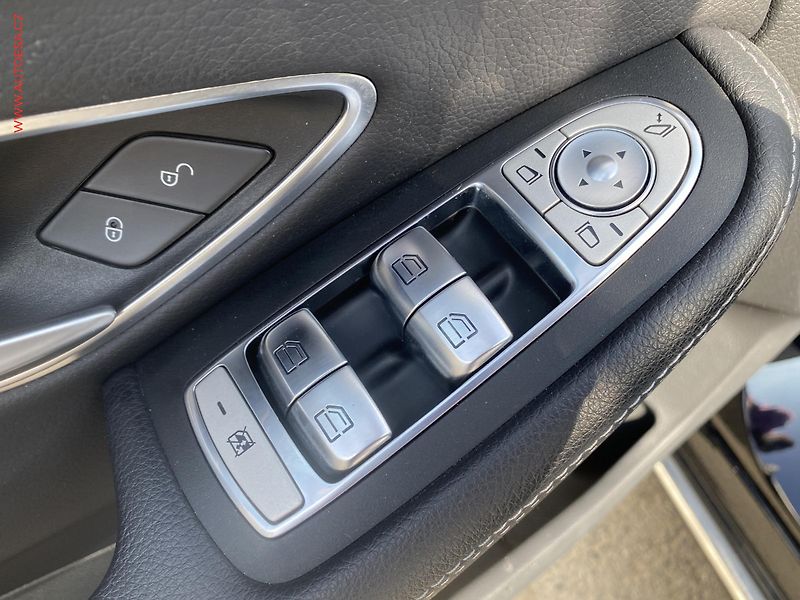 Mercedes-Benz Třídy C (2020) 1.6i, navi, LED, AC - fotka 14 z 20
