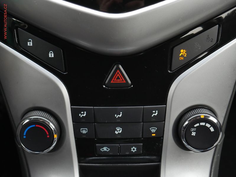 Chevrolet Cruze (2009) 2.0D, ČR, autoAC, temp - fotka 13 z 16