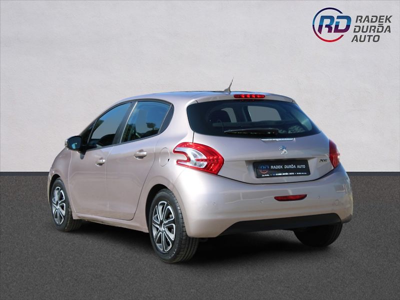 Peugeot 208 1,4 i  NOVÉ V ČR - fotka 7 z 23