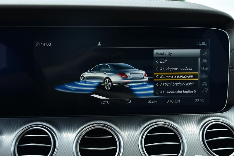 Mercedes-Benz Třídy E 220D 4MATIC AMG NAVI ČR - fotka 28 z 34