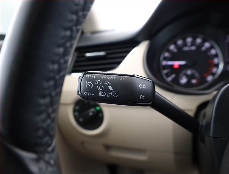 Škoda Octavia (2013) 1.6 TDI, Automat, Serv.kniha - fotka 18 z 21