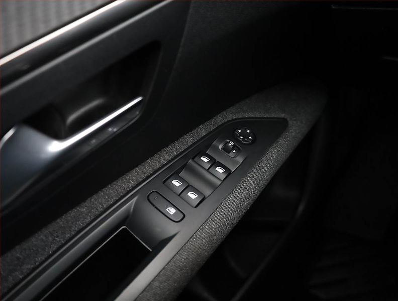 Peugeot 3008 (2020) 1.5 BlueHDi, Serv.kniha, Navi - fotka 17 z 19