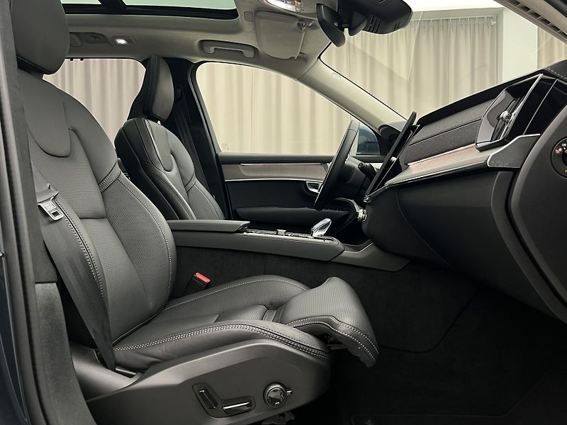 Volvo XC90 T8 AWD RECHARGE ULTRA BRIGHT - fotka 21 z 51